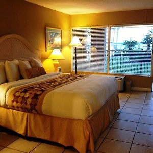 King Room Pool View Lake View